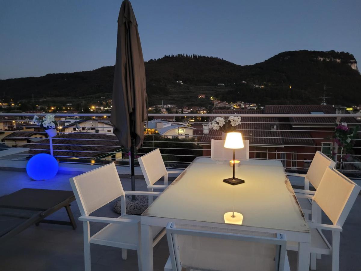 Garda View - Nuovo Appartamento Con Solarium Vista Lago מראה חיצוני תמונה